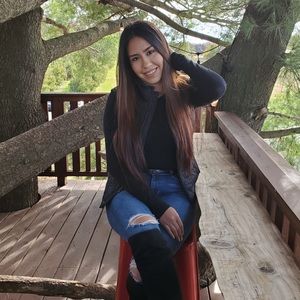 Meet your Posher, Itzel